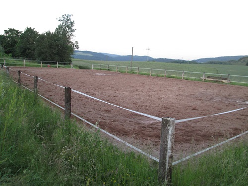 Bild "Willkommen:IMG_reitplatz_500.jpg"